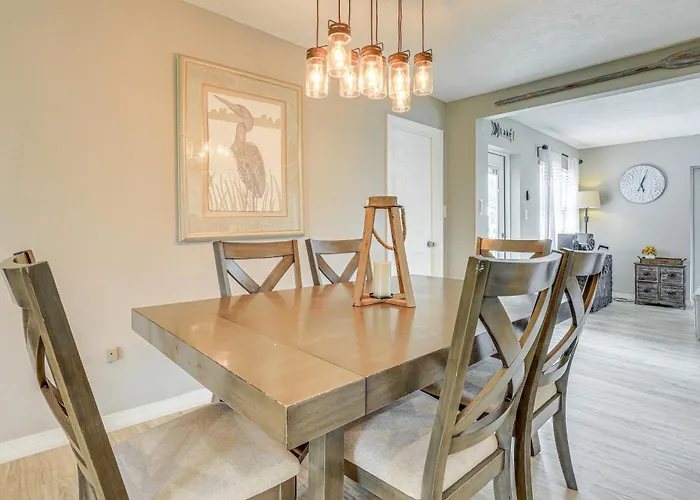Private & Picturesque Escape On Lake Henry!